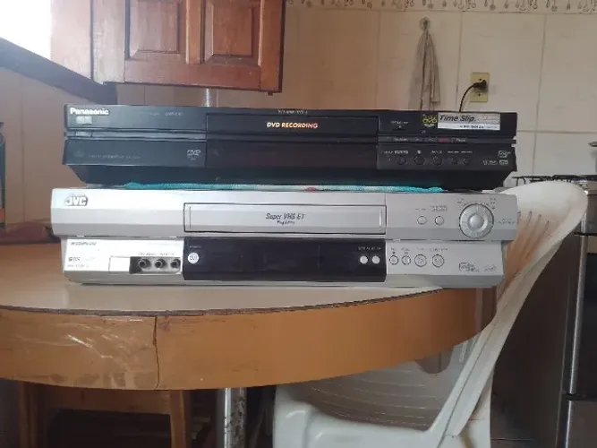 Gravador de DVD Panasonic DMR-E50 e JVC HR-S3910U Super 4 Cabeças Hi-Fi Estéreo VHS VCR ET