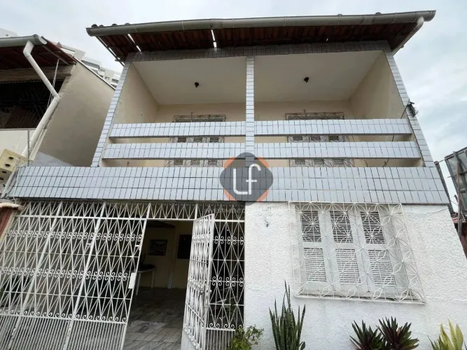 Terreno com Casa Duplex -2 frentes de entrada-409m2- Localização privilegiada-Aldeota