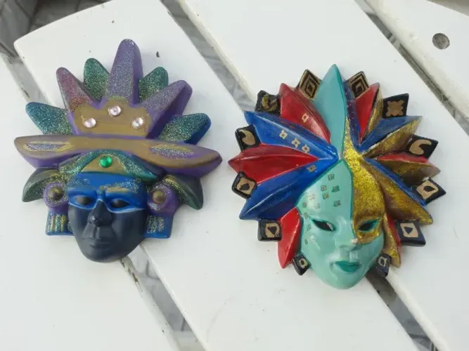 par de máscaras venezianas de parede com pintura manual 14cm x 12cm