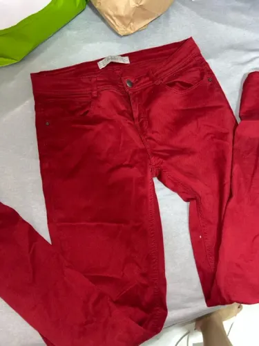Calça jeans vermelha feminina Zara