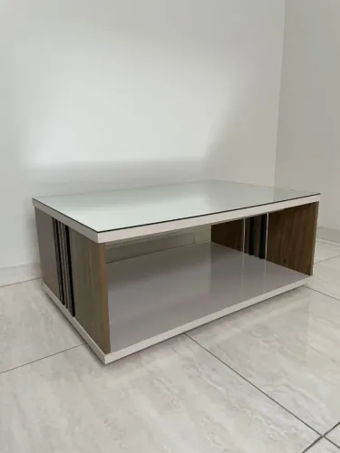 Mesa de centro com espelho 