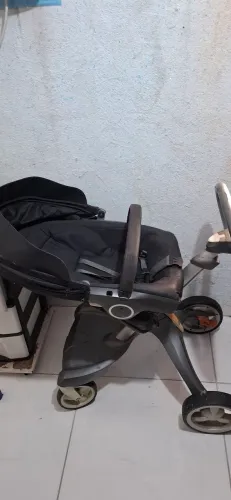 Carrinho de Bebê - Marca STOKKER Em Ótimo Estado