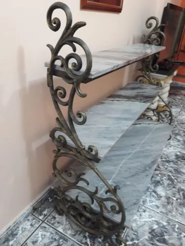 Rack/Estante de Ferro Fundido com Mármore Rajado Cinza - Peça Rara e Elegante