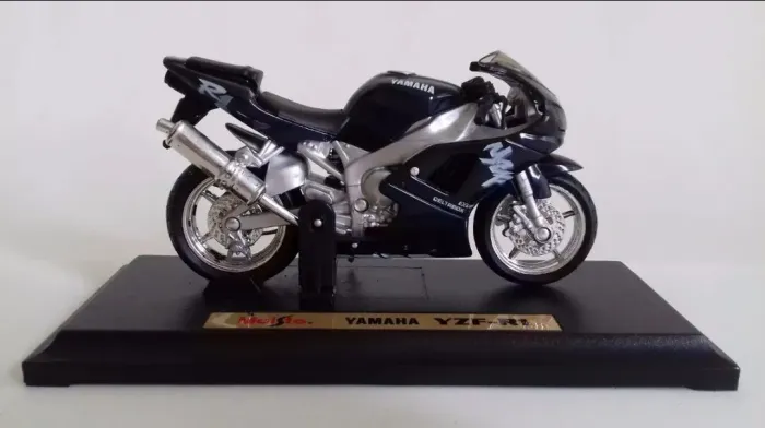Miniatura Yamaha YZF-R1 Maisto
