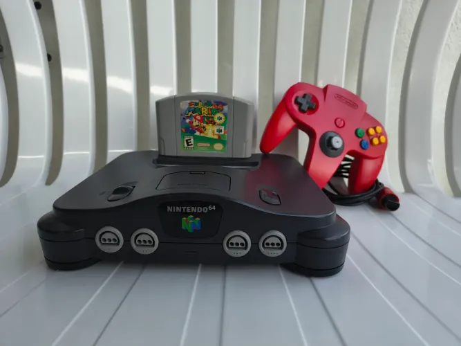 Nintendo 64 com Super Mario 64 e Controle Vermelho