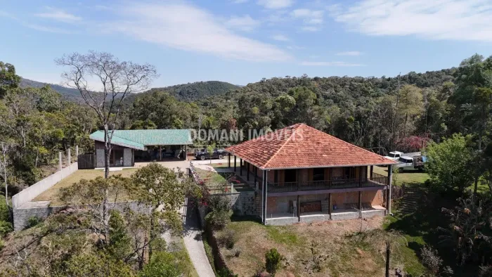 Casa em Estilo de Sítio na Região do Parque da Água Santa - Campos do Jordão/SP
