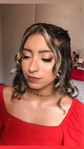 Maquiagem e penteado profissional
