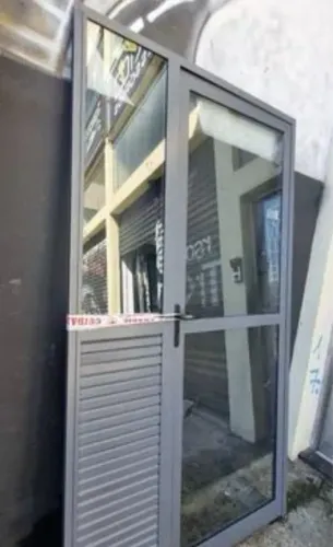 Portas de giro com venezianas Gold