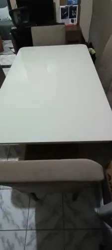Mesa de Jantar Branca Elegante - Perfeita para sua casa!