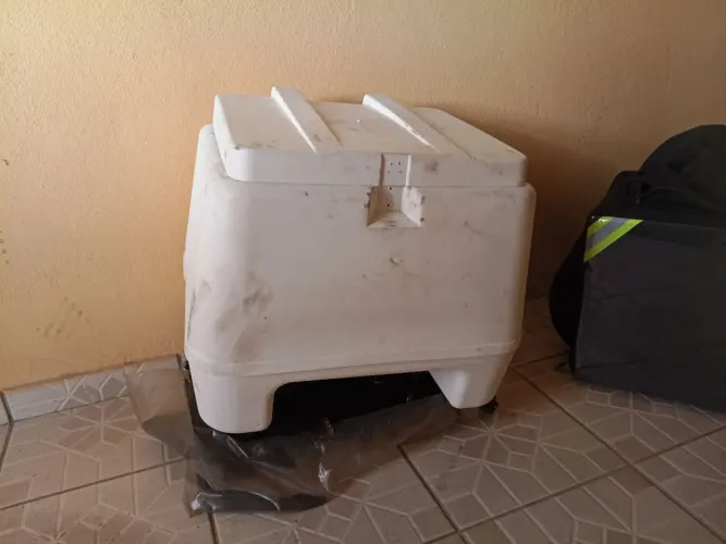 Baú com suporte só pega e montar 