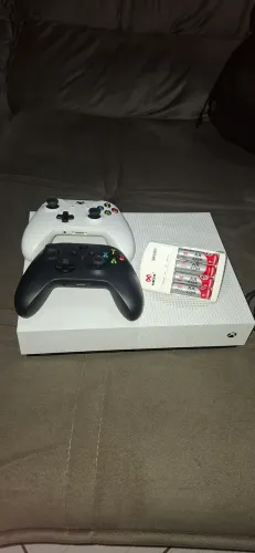 XBOX ONE S  EM PERFEITO ESTADO!