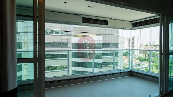 Apartamento mobiliado em frente ao Shopping Anália Franco
