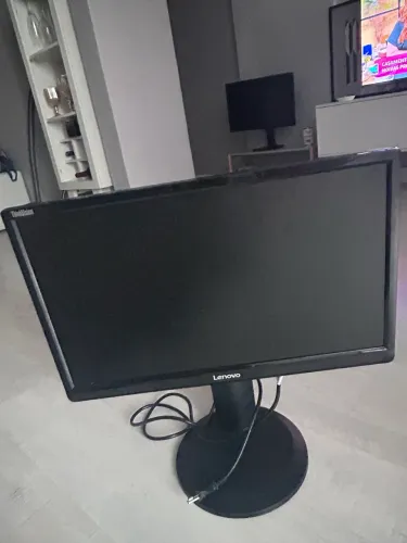 monitor é o Lenovo ThinkVision F2231pA (com tela de 21.5 polegadas e resolução Full HD).