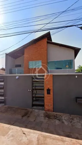 CASA COM PISCINA