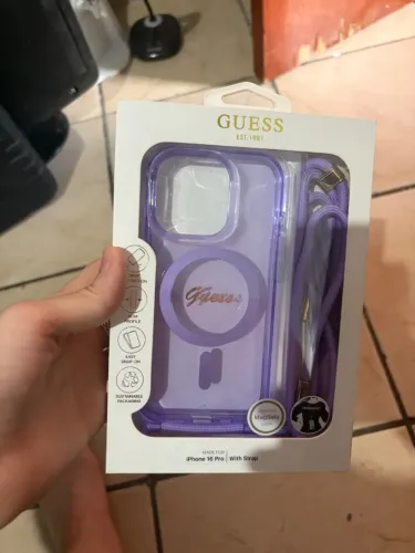 Case Magsafe Guess Crossbody para iPhone 16 Pro - Usada apenas uma vez