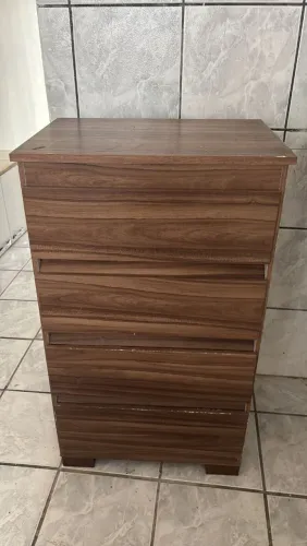 Cômoda , com 4 gavetas