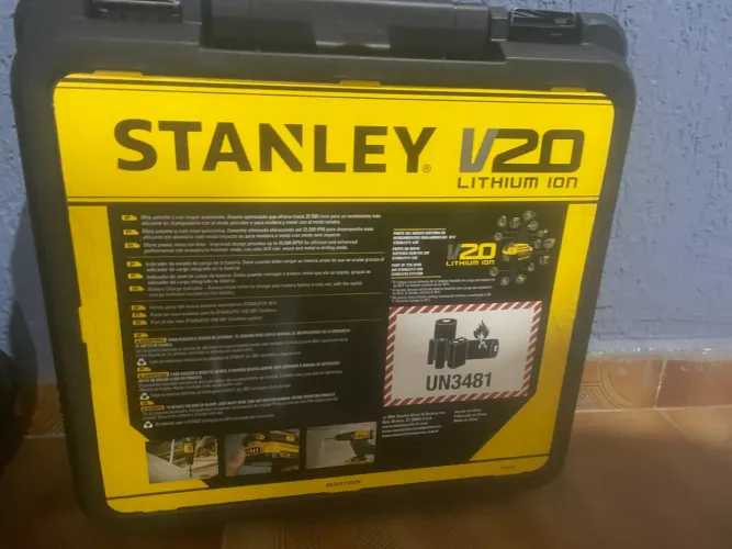 Parafusadeira/Furadeira de Impacto Stanley V20 20V Nova + 2 Baterias + Maleta