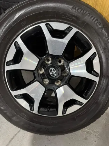 Vende-se Roda de liga leve aro 18 Hilux