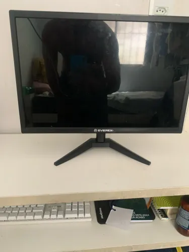 ? MONITOR EVEREX 19? LED 60Hz HDMI/VGA + CABOS INCLUSOS!