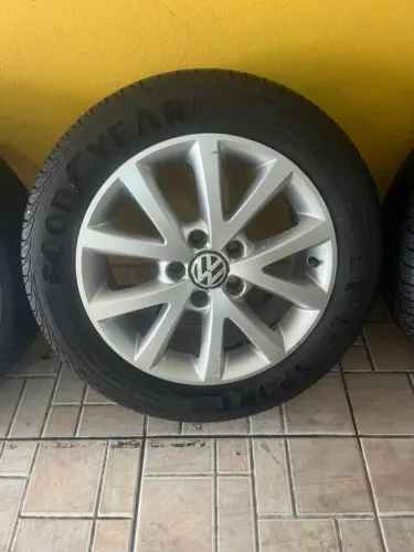 Rodas de Jetta 2011 aro 16 com pneus em excelente estado  