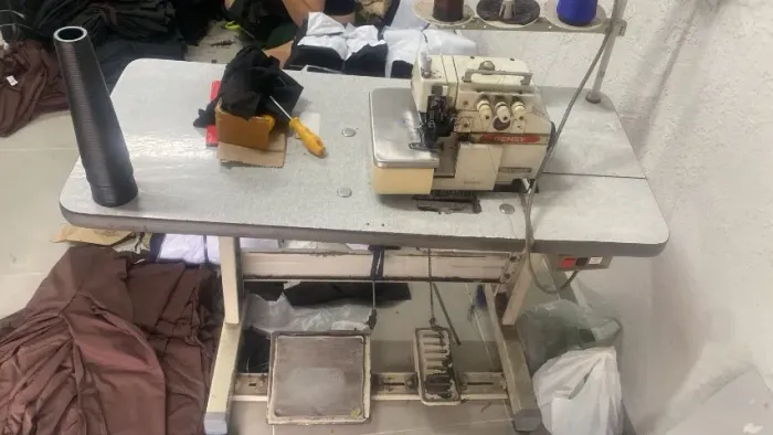 Máquina de costura overloque