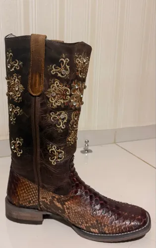 Bota Goyazes feminina tam 38 (veste 37)