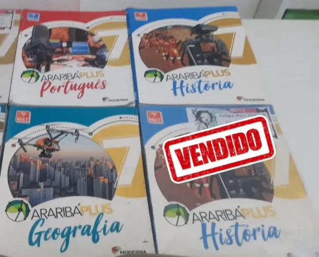 3 LIVROS ARARIBA DO 7 ANO