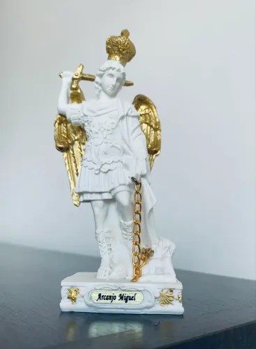 Imagem São Miguel Arcanjo Monte Garrano Coroa Importado Resina Branco 13 cm