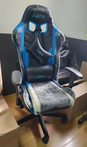 Cadeira Gamer DXRacer (com danos no estofado)