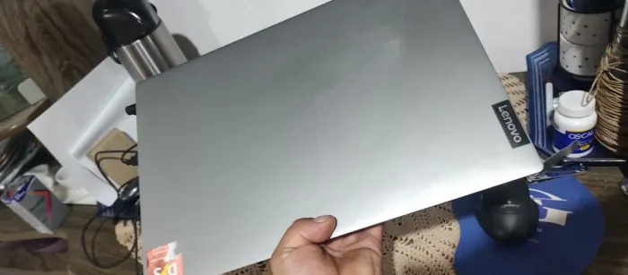 VENDE SE UM NOTEBOOK LENOVO 