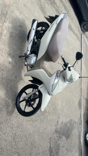 Biz 125 bastante conservada