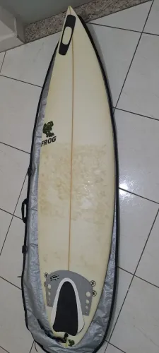 Prancha de surf 6,1 do famoso shaper brasileiro frog. Usada em bom estado.