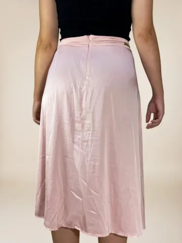Saia midi acetinada rosa tam g