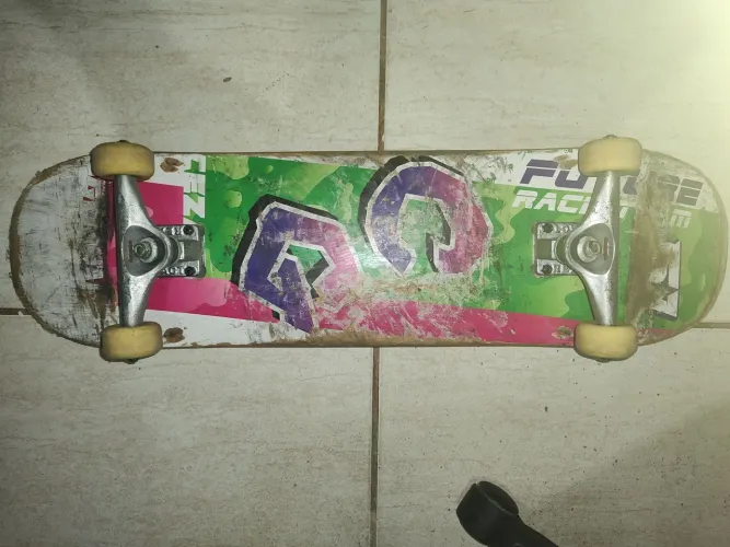 Combo com 2 skates completos (1 gringo e 1 nacional)