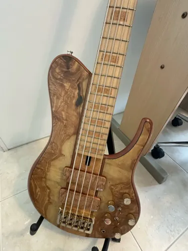 Baixo GARCIAS imperial 5 cordas + case