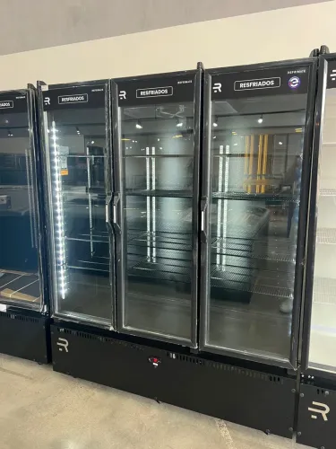 Geladeira expositora 3 portas pra frios E lacticínios nova total black