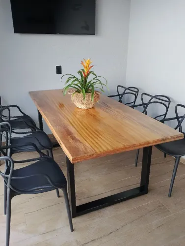 Mesa madeira estilo industrial