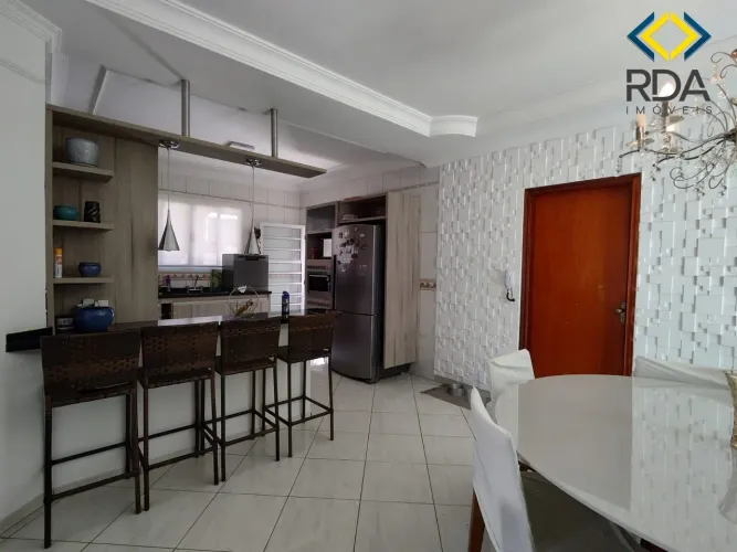 Linda Casa em Condomínio à Venda em Indaiatuba-SP no Jardim Portal dos Ipês: , 3 suítes, 2