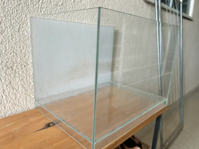 Aquário Jeneca com vidros extra clear 40x30x30 levitante 