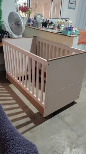 Berço de PVC na cor rosé