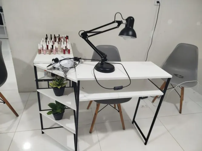 Mesa em L para manicure