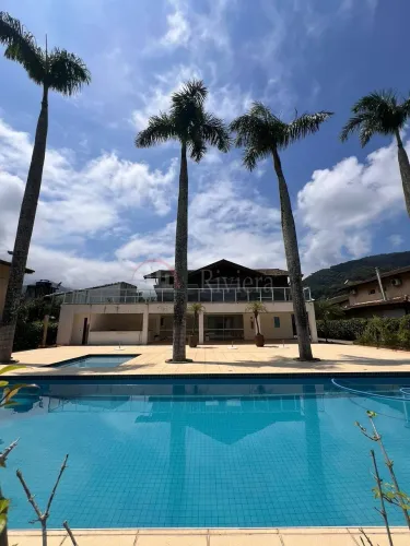 Casa a venda em condomínio fechado na praia de Boiçucanga