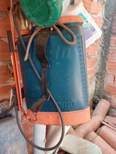 Bomba para bater veneno