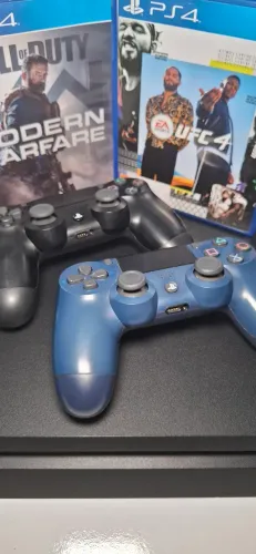 PlayStation 4 Slim 1TB + 2 Controles Originais + 2 Jogos<br><br>? Preço: R$ 1.500 (