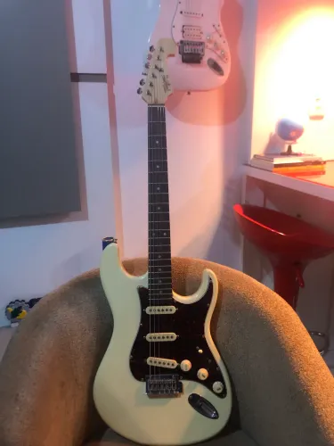 ? Linda Guitarra Tagima T 635
