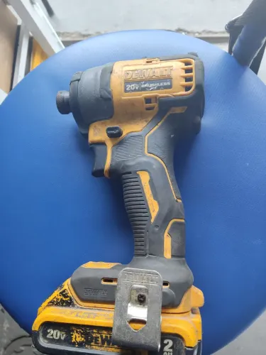 PARAFUSADEIRA DEWALT 20v