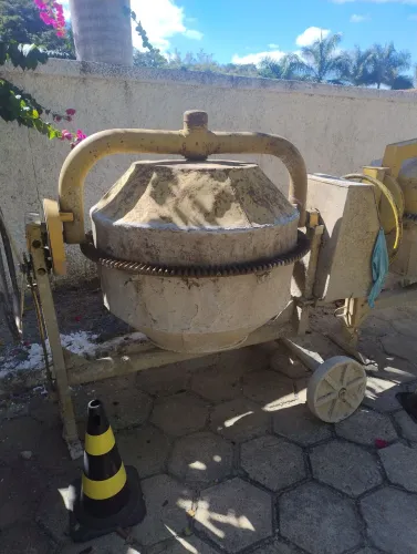 2 Excelentes Betoneiras 400L Bivolt