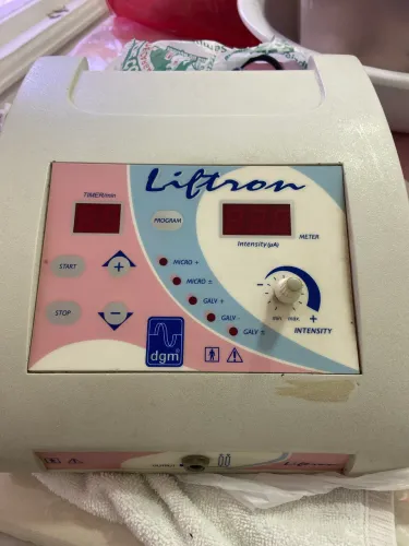 Aparelho De Microcorrente Dgm Liftron Ii Usado Com Detalhes 127/220v (Usado)