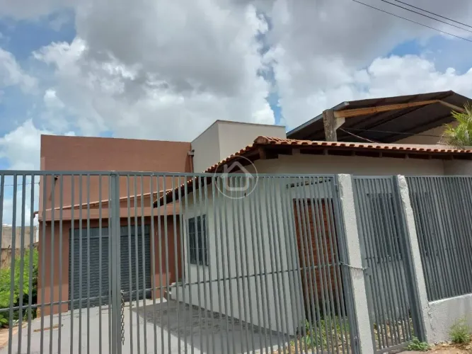 BARRACÃO COM SALAS E ÓTIMA LOCALIZAÇÃO