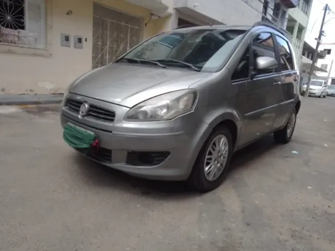 Fiat Idea Essence 1.6 Flex 16V 5P 2012